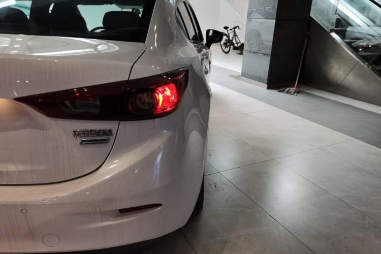 Used Mazda 3 Axela 2017 Sedan 1.5L Automatic Comfort Model Emission Standard China V Right Rear Taillight