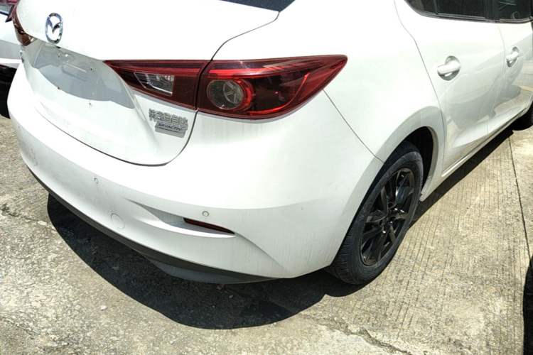 Used Mazda 3 Axela 2017 Sedan 1.5L Automatic Luxury Model Emission Standard China V Right Rear Taillight