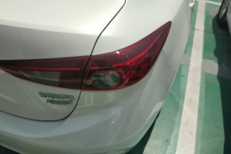 Used Mazda 3 Axela 2017 Sedan 1.5L Automatic Comfort Model Emission Standard China V Right Rear Taillight