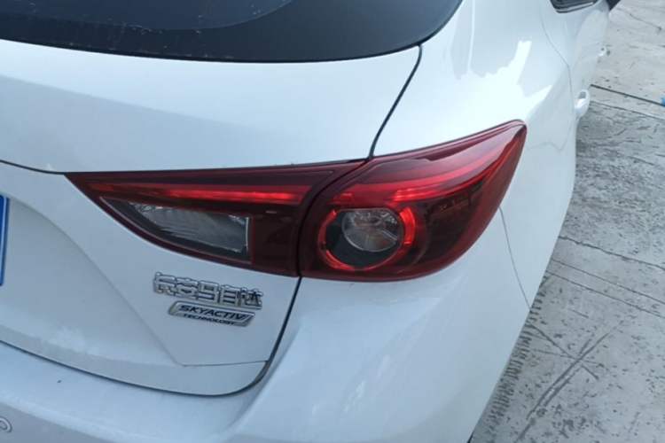 Used Mazda 3 Axela 2017 Hatchback 2.0L Automatic Luxury Model Emission Standard China V Right Rear Taillight