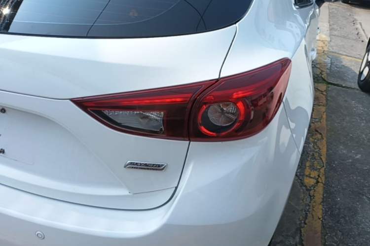 Used Mazda 3 Axela 2017 Hatchback 2.0L Automatic Sport Model China V Emission Standard Right Rear Taillight