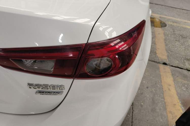 Used Mazda 3 Axela 2017 Sedan 1.5L Automatic Luxury Model Emission Standard China V Right Rear Taillight
