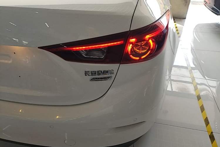 Used Mazda 3 Axela 2017 Sedan 1.5L Automatic Luxury Model Emission Standard China V Right Rear Taillight