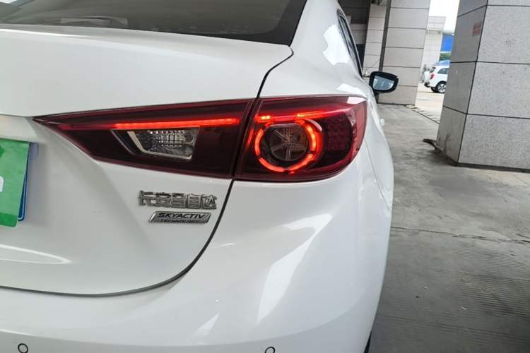 Used Mazda 3 Axela 2017 Sedan 1.5L Automatic Luxury Model Emission Standard China V Right Rear Taillight