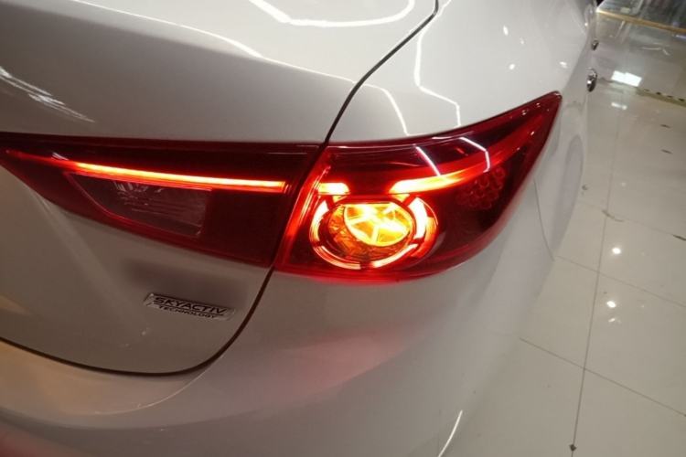 Used Mazda 3 Axela 2017 Sedan 1.5L Automatic Luxury Model Emission Standard China V Right Rear Taillight
