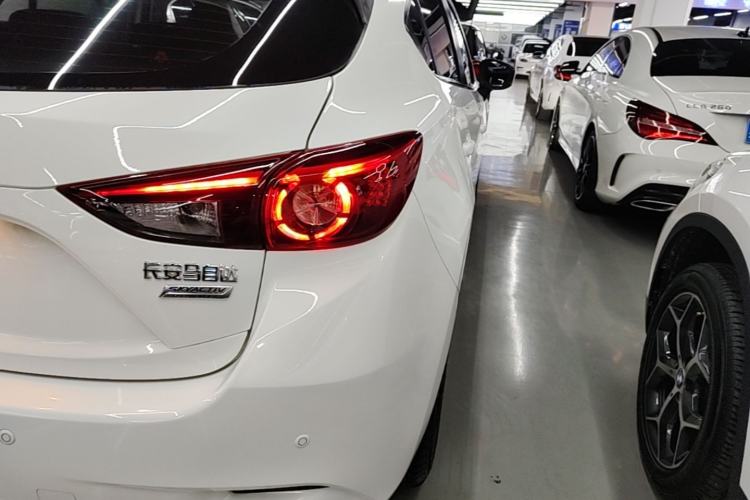 Used Mazda 3 Axela 2017 Hatchback 1.5L Automatic Luxury Model Emission Standard China V Right Rear Taillight