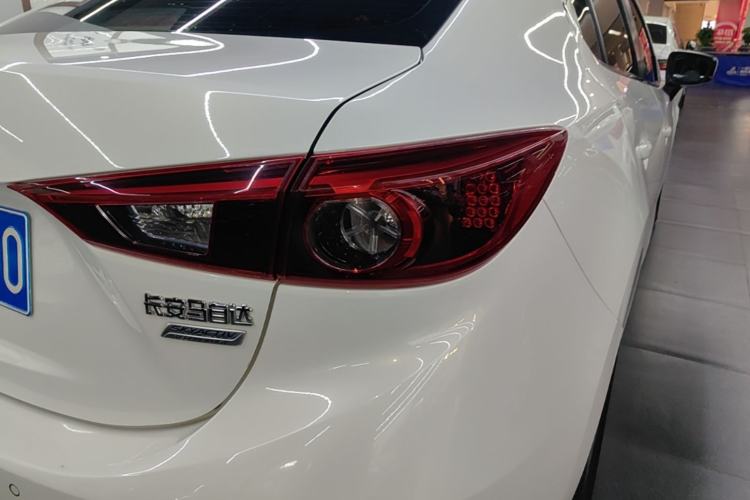 Used Mazda 3 Axela 2017 Sedan 1.5L Automatic Luxury Model Emission Standard China V Right Rear Taillight
