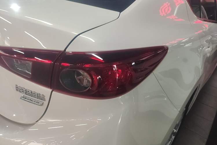 Used Mazda 3 Axela 2017 Sedan 1.5L Automatic Comfort Model Emission Standard China V Right Rear Taillight
