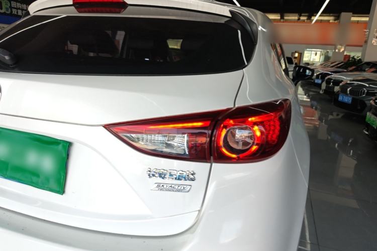 Used Mazda 3 Axela 2017 Hatchback 2.0L Automatic Luxury Model Emission Standard China V Right Rear Taillight