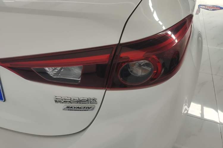 Used Mazda 3 Axela 2017 Sedan 1.5L Automatic Luxury Model Emission Standard China V Right Rear Taillight