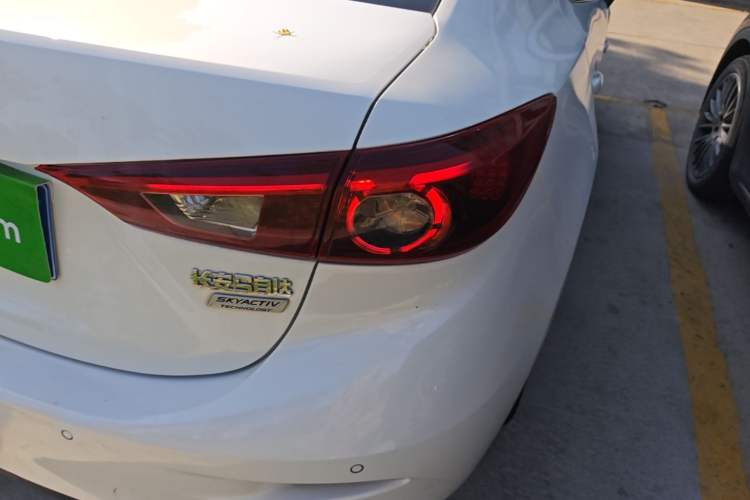Used Mazda 3 Axela 2017 Sedan 1.5L Automatic Luxury Model Emission Standard China V Right Rear Taillight