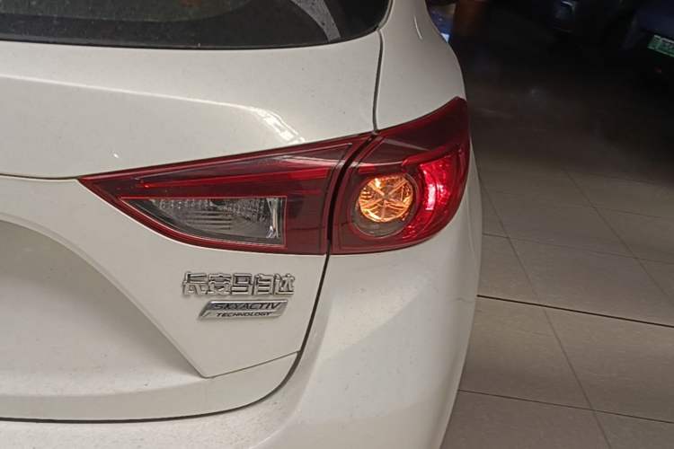 Used Mazda 3 Axela 2017 Hatchback 1.5L Automatic Comfort Model Emission Standard China V Right Rear Taillight