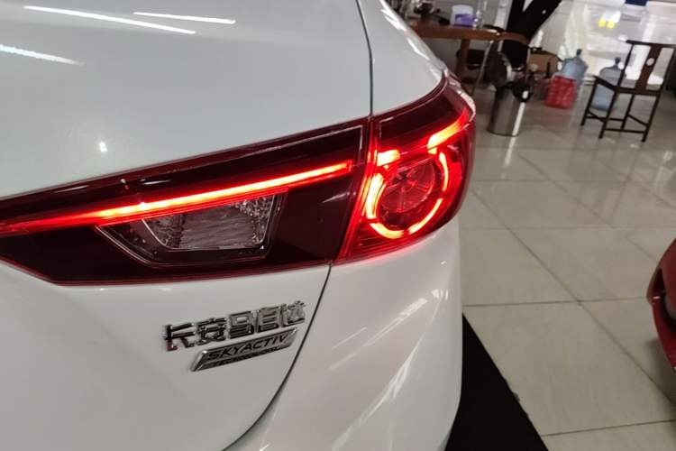 Used Mazda 3 Axela 2017 Sedan 1.5L Automatic Luxury Model Emission Standard China V Right Rear Taillight