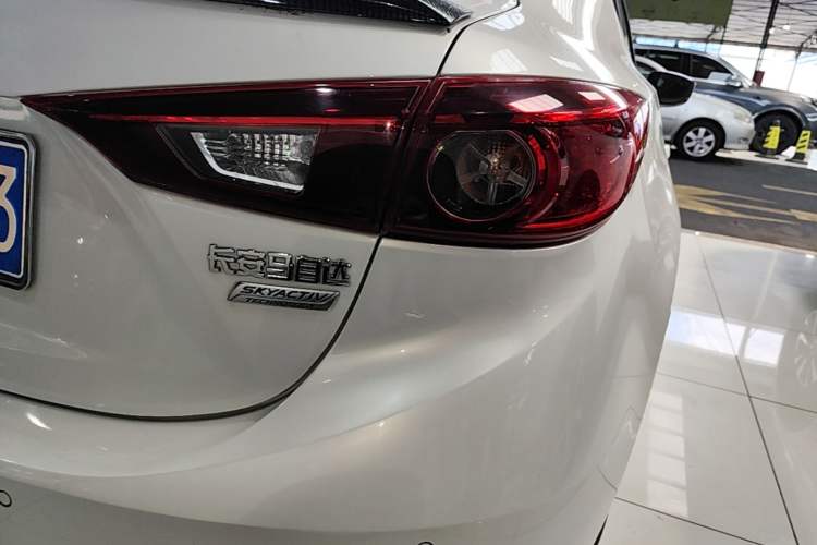 Used Mazda 3 Axela 2017 Sedan 1.5L Automatic Comfort Model Emission Standard China V Right Rear Taillight