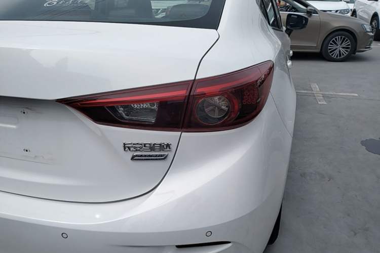 Used Mazda 3 Axela 2017 Sedan 1.5L Automatic Luxury Model China VI Standard Right Rear Taillight