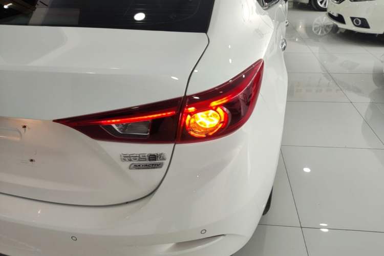 Used Mazda 3 Axela 2017 Sedan 1.5L Automatic Luxury Model Emission Standard China V Right Rear Taillight