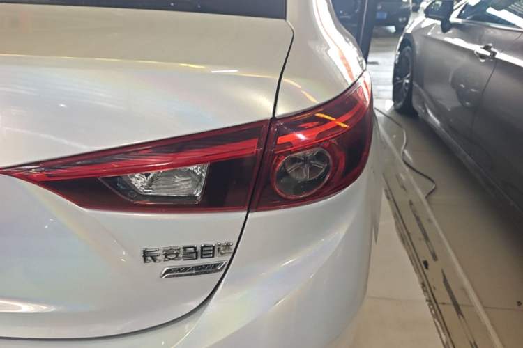 Used Mazda 3 Axela 2017 Sedan 1.5L Automatic Luxury Model Emission Standard China V Right Rear Taillight