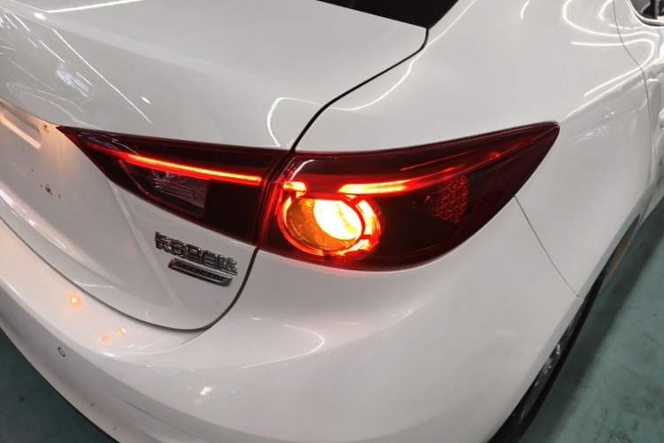 Used Mazda 3 Axela 2017 Sedan 1.5L Automatic Luxury Model Emission Standard China V Right Rear Taillight