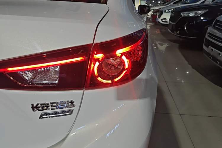 Used Mazda 3 Axela 2017 Sedan 1.5L Automatic Luxury Model Emission Standard China V Right Rear Taillight