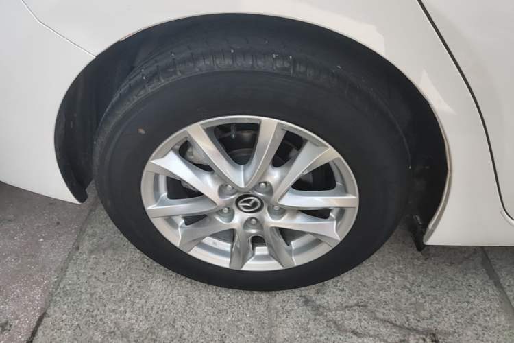 Used Mazda 3 Axela 2017 Sedan 1.5L Automatic Comfort Model Emission Standard China V Right Rear Wheel Hub