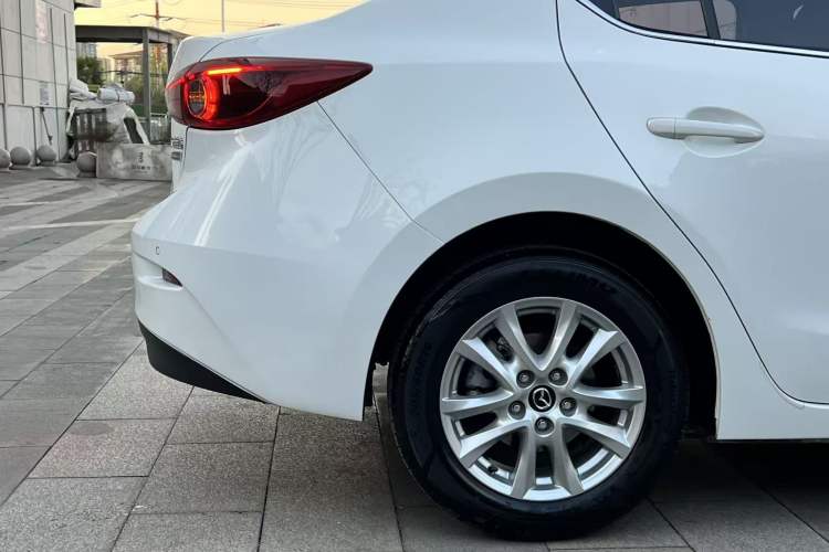 Used Mazda 3 Axela 2017 Sedan 1.5L Manual Luxury Model Emission Standard China V Right Rear Wheel Hub
