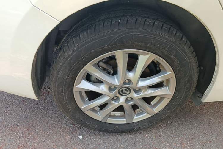 Used Mazda 3 Axela 2017 Sedan 1.5L Automatic Luxury Model Emission Standard China V Right Rear Wheel Hub
