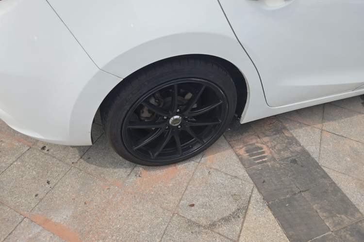 Used Mazda 3 Axela 2017 Hatchback 1.5L Automatic Comfort Model Emission Standard China V Right Rear Wheel Hub