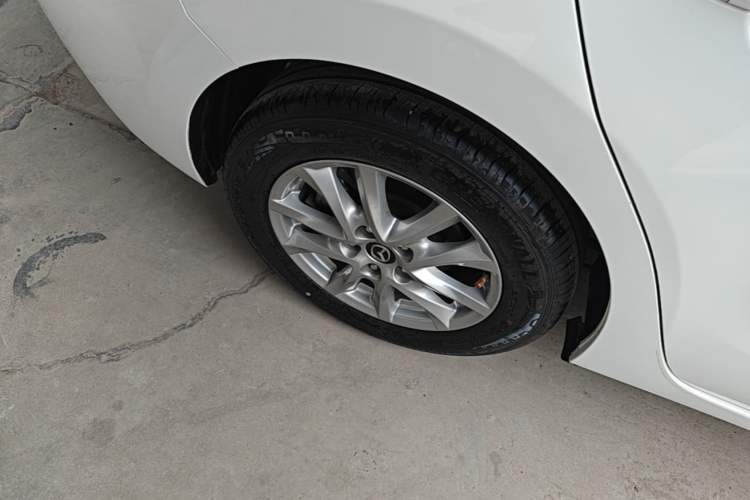 Used Mazda 3 Axela 2017 Sedan 1.5L Automatic Luxury Model Emission Standard China V Right Rear Wheel Hub