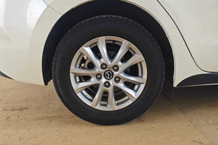 Used Mazda 3 Axela 2017 Sedan 1.5L Automatic Luxury Model Emission Standard China V Right Rear Wheel Hub