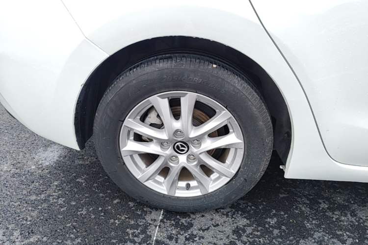 Used Mazda 3 Axela 2017 Sedan 1.5L Automatic Comfort Model Emission Standard China V Right Rear Wheel Hub