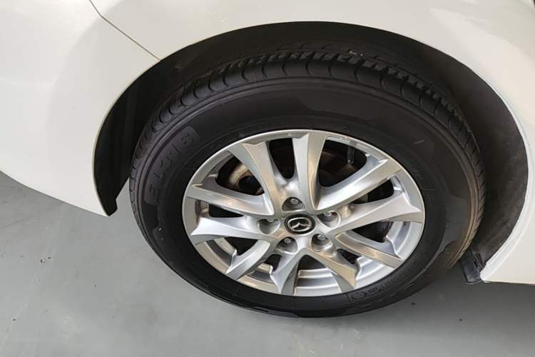 Used Mazda 3 Axela 2017 Sedan 1.5L Automatic Luxury Model Emission Standard China V Right Rear Wheel Hub