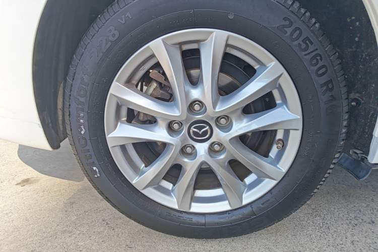 Used Mazda 3 Axela 2017 Sedan 1.5L Automatic Luxury Model Emission Standard China V Right Rear Wheel Hub