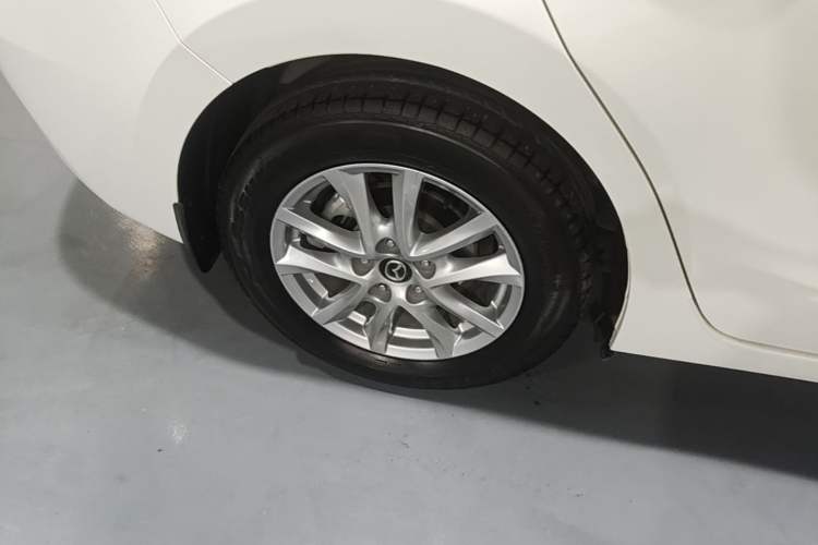 Used Mazda 3 Axela 2017 Sedan 1.5L Automatic Luxury Model Emission Standard China V Right Rear Wheel Hub