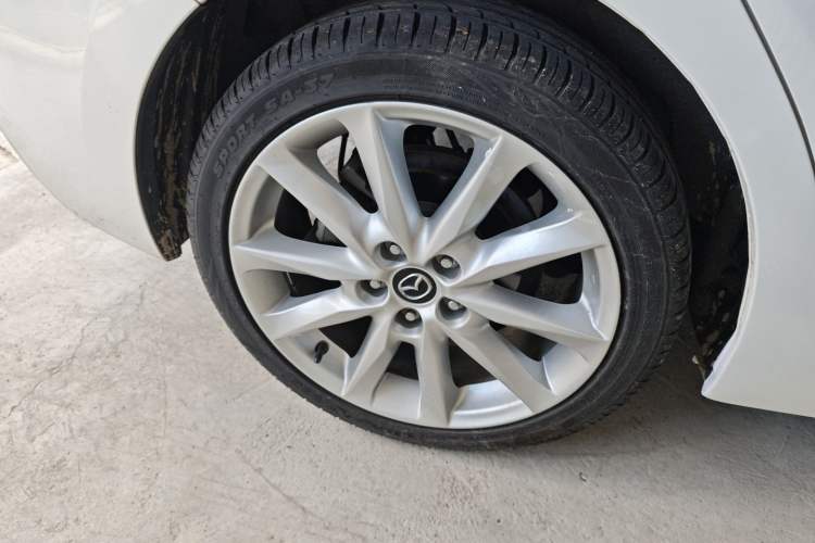 Used Mazda 3 Axela 2017 Sedan 2.0L Automatic Flagship Model China V Standard Right Rear Wheel Hub