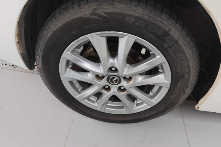 Used Mazda 3 Axela 2017 Sedan 1.5L Automatic Luxury Model Emission Standard China V Right Rear Wheel Hub