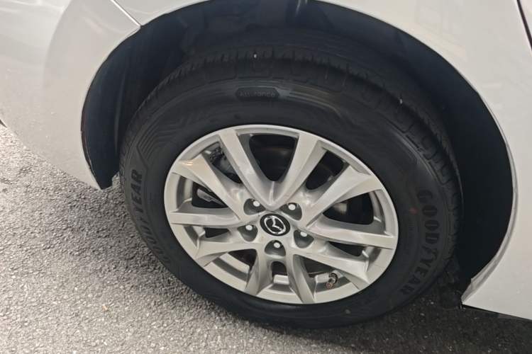Used Mazda 3 Axela 2017 Sedan 1.5L Automatic Luxury Model Emission Standard China V Right Rear Wheel Hub