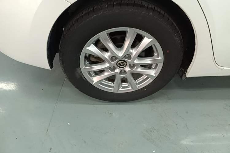 Used Mazda 3 Axela 2017 Sedan 1.5L Automatic Luxury Model Emission Standard China V Right Rear Wheel Hub