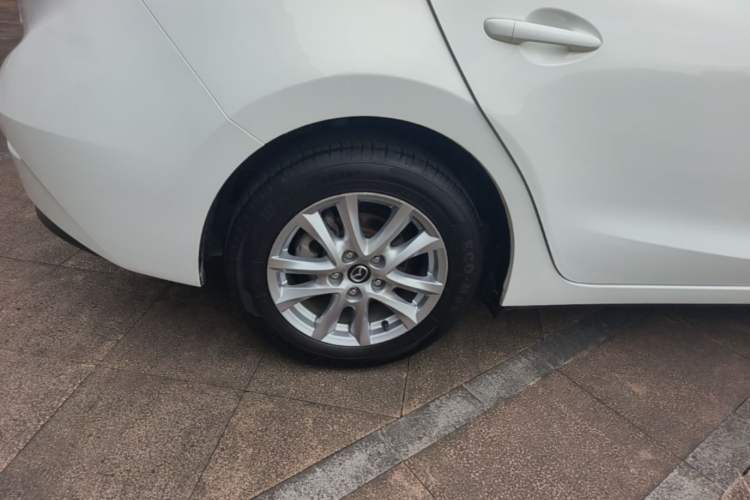 Used Mazda 3 Axela 2017 Sedan 1.5L Automatic Comfort Model Emission Standard China V Right Rear Wheel Hub