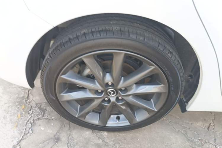 Used Mazda 3 Axela 2017 Hatchback 2.0L Automatic Sport Model China V Emission Standard Right Rear Wheel Hub