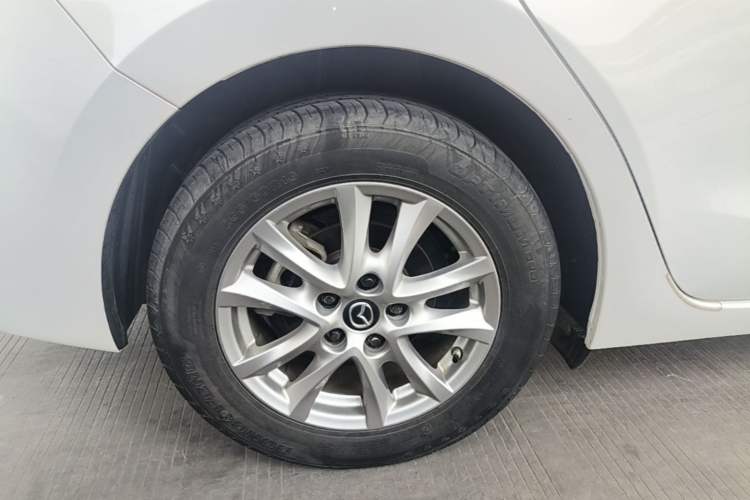 Used Mazda 3 Axela 2017 Sedan 1.5L Automatic Luxury Model Emission Standard China V Right Rear Wheel Hub