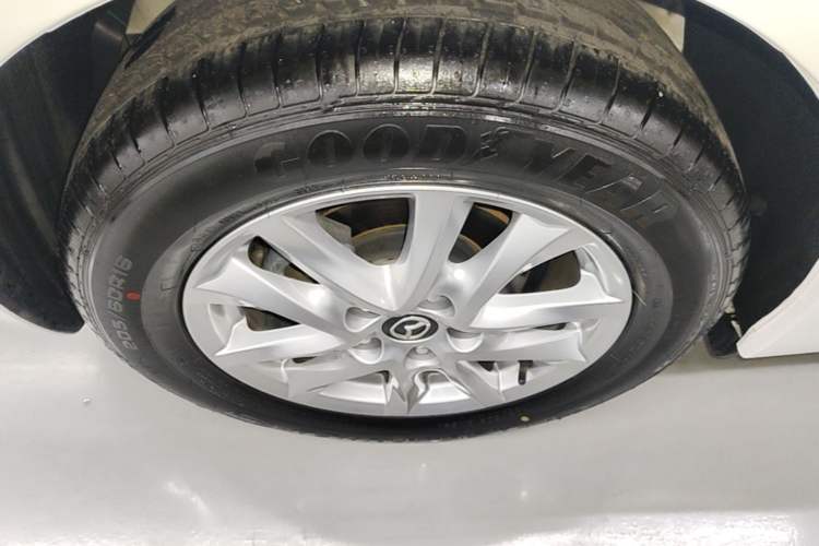 Used Mazda 3 Axela 2017 Hatchback 1.5L Automatic Luxury Model Emission Standard China V Right Rear Wheel Hub