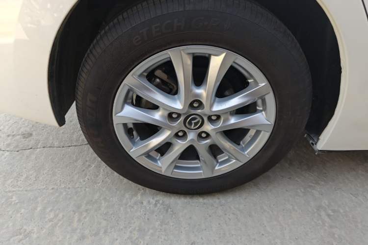 Used Mazda 3 Axela 2017 Sedan 1.5L Automatic Luxury Model Emission Standard China V Right Rear Wheel Hub