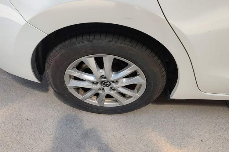 Used Mazda 3 Axela 2017 Sedan 1.5L Automatic Prestige Model China V Standard Right Rear Wheel Hub