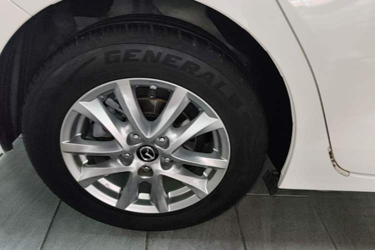 Used Mazda 3 Axela 2017 Sedan 1.5L Automatic Luxury Model Emission Standard China V Right Rear Wheel Hub
