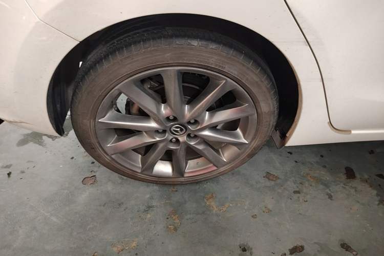 Used Mazda 3 Axela 2017 Hatchback 2.0L Automatic Luxury Model Emission Standard China V Right Rear Wheel Hub