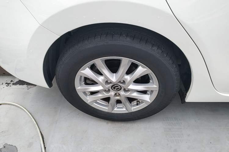 Used Mazda 3 Axela 2017 Sedan 1.5L Automatic Luxury Model China VI Standard Right Rear Wheel Hub