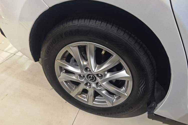 Used Mazda 3 Axela 2017 Sedan 1.5L Automatic Luxury Model Emission Standard China V Right Rear Wheel Hub