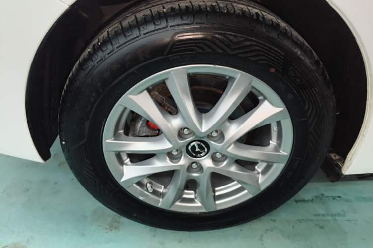 Used Mazda 3 Axela 2017 Sedan 1.5L Automatic Luxury Model Emission Standard China V Right Rear Wheel Hub