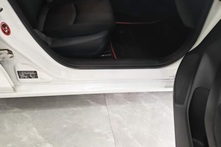 Used Mazda 3 Axela 2017 Sedan 1.5L Automatic Comfort Model Emission Standard China V Right Side Sill