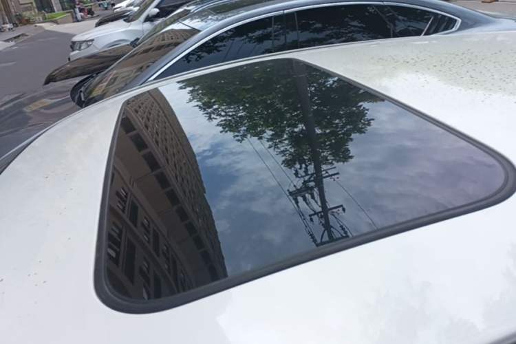 Used Mazda 3 Axela 2017 Hatchback 2.0L Automatic Sport Model China V Emission Standard Roof